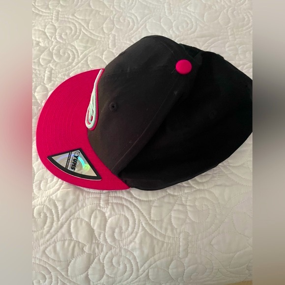 NWT YUMS Paradise Palms Snapback Hat - Picture 4 of 8